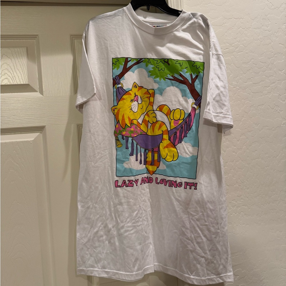NWT DEADSTOCK YIKES UNISEX OSFA LAZY AND LOVING IT GRAPHIC T-SHIRT